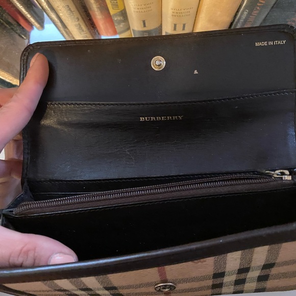 Used Burberry wallet minor marks shows use - Picture 3 of 5